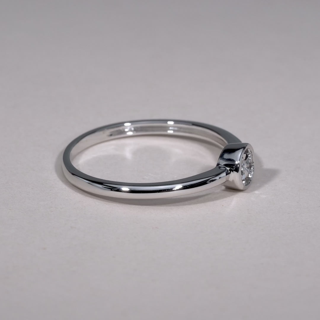 Round Shaped Illusion Diamond Ring